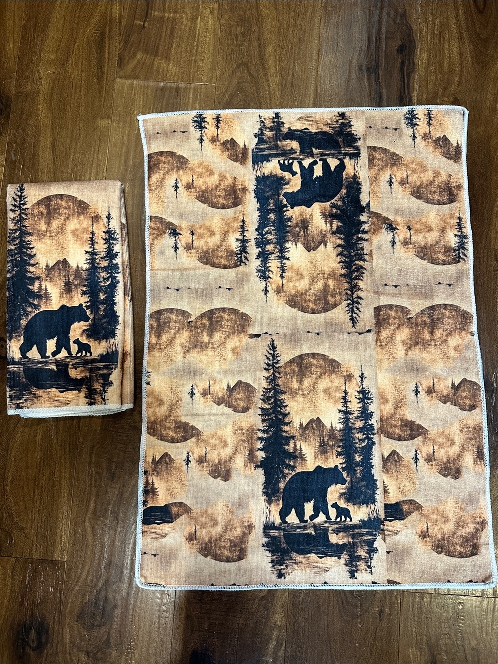 Rust Bear Scenic Kitchen Towels - Home Bath   NWOT